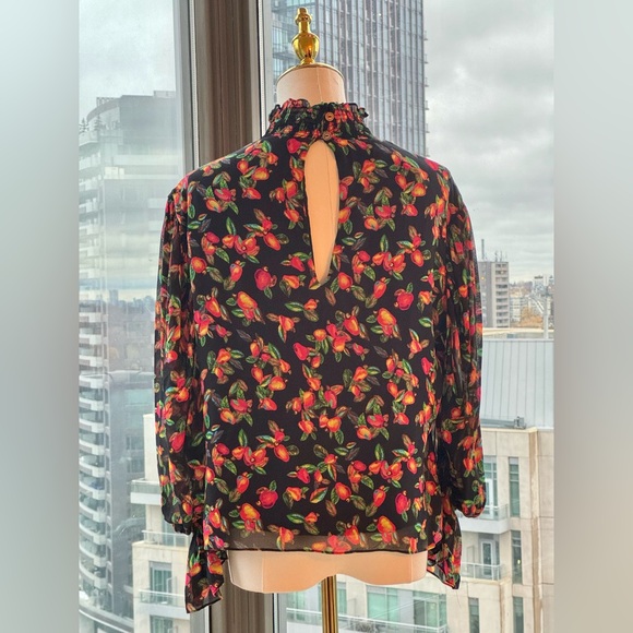 🆕 FARM Rio 🧿 NWOT Tropical Fruity & Floral Smocked Collar Blouse, Sz M - Picture 4 of 9
